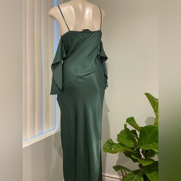 Beautiful satin cold shoulder gown - Picture 7 of 10